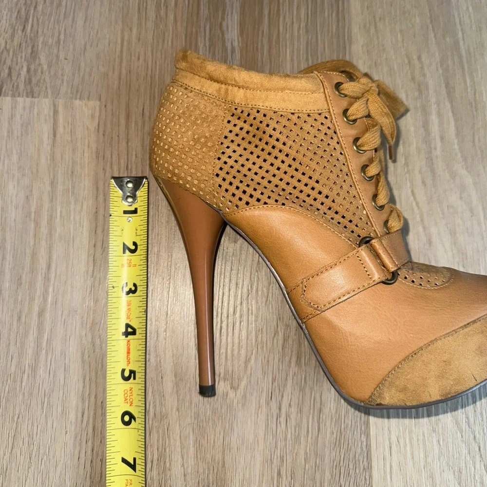 Body Central Vintage Y2K Brown Lace Up Platform Boots - Size 7